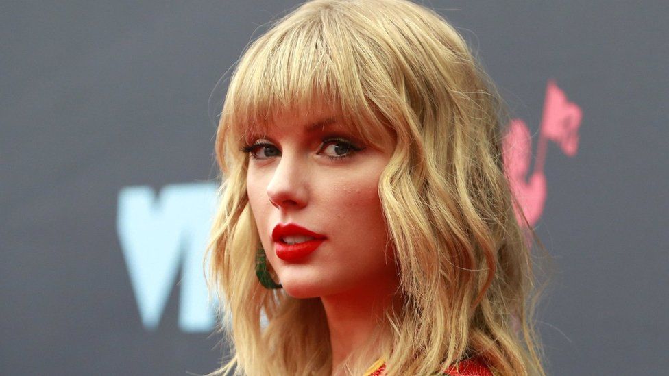 Taylor Swift attends the MTV Video Music Awards in August 2019