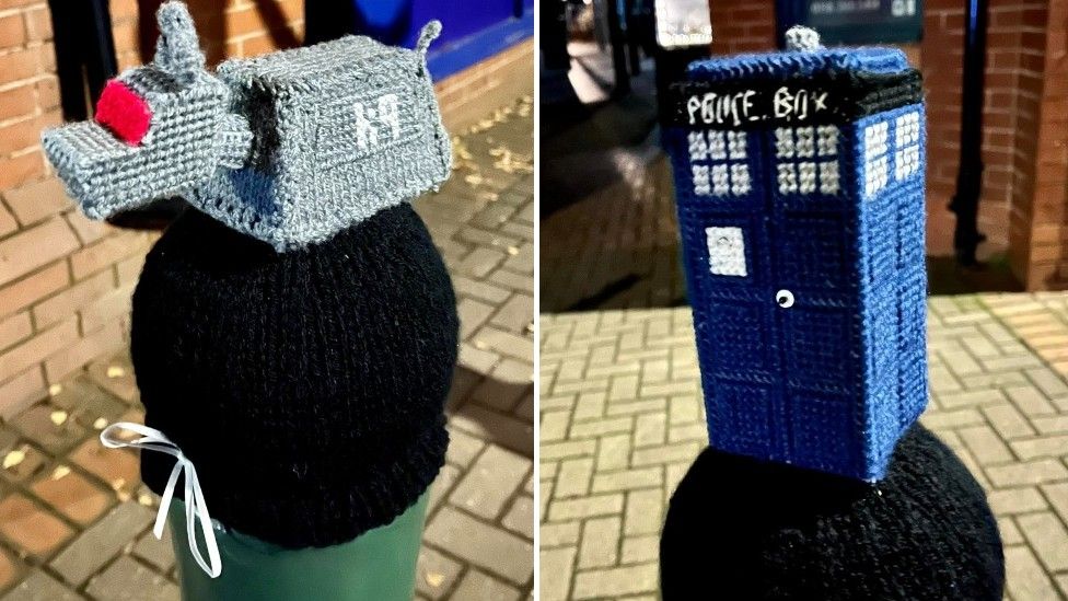 Knitted bollard toppers