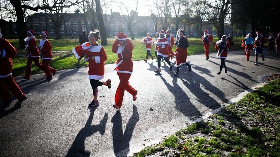 London Santa Run Thousands Of Runners Raise Money For Charity