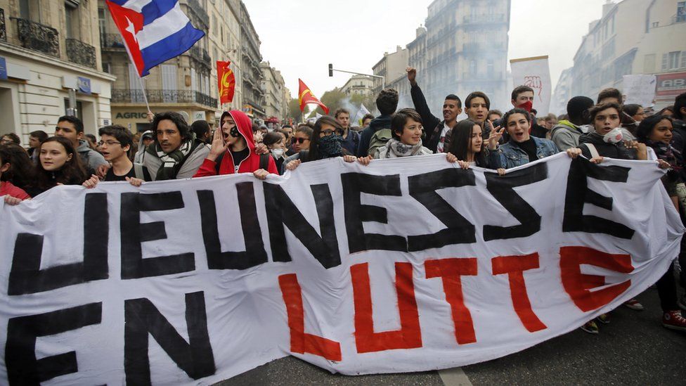 Protesters in Marseille hold a sign reading "youth in fight"