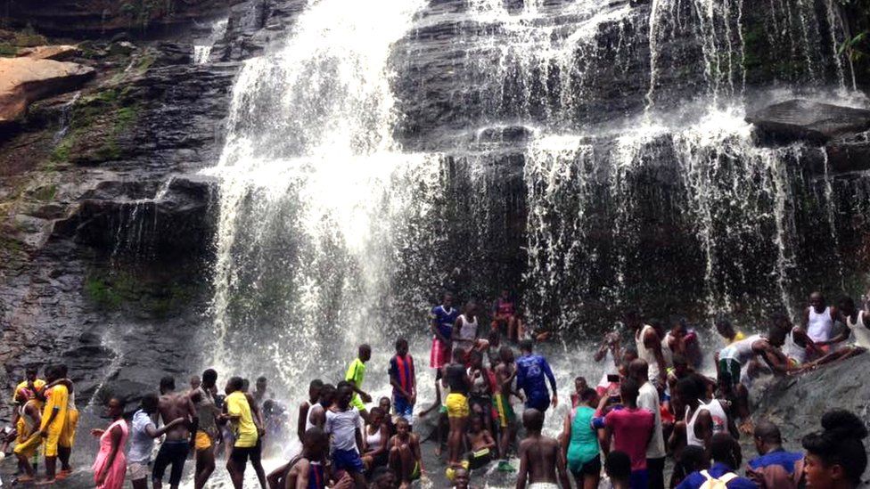 Large crowds at Kintampo waterfall