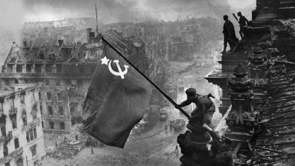 Евгений Халдей. "Знамя Победы над Рейхстагом", 1945 г.