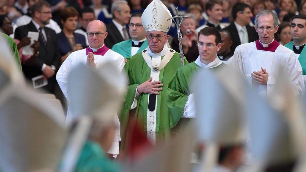 Pope Francis brings synod on family to a close (24 October)