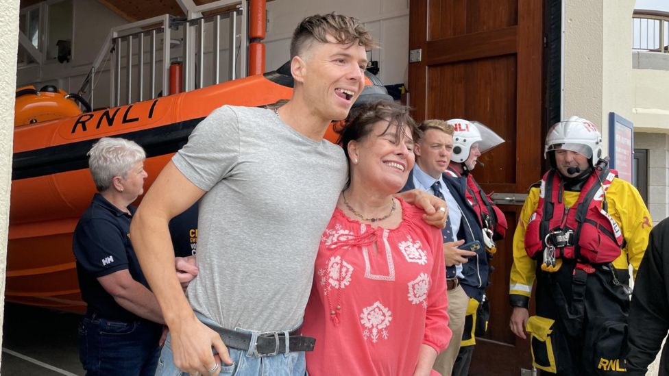 Ren Gill's Height Uncovered: How Tall Is The Viral Musician?