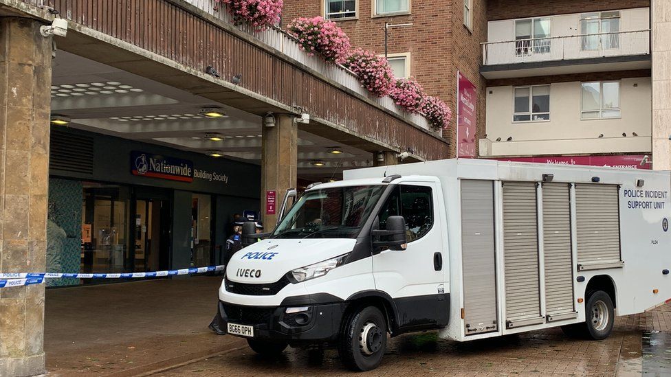 Coventry stabbing: Teenager seriously injured in city attack - BBC News