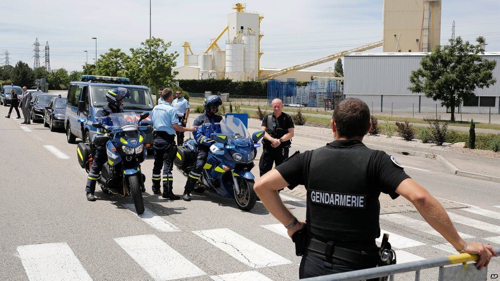 France beheading attack: Suspect sent selfie with head - BBC News