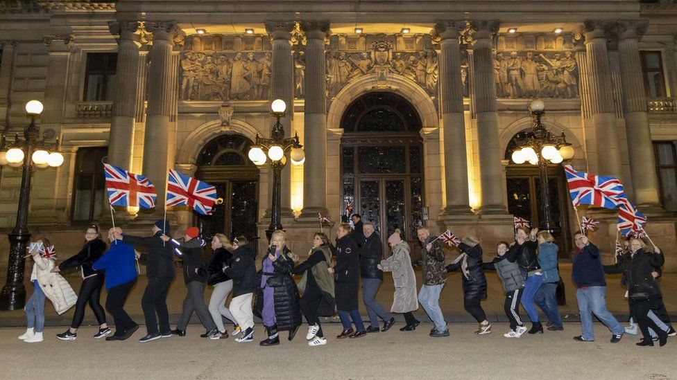 Unionists appeared to dance a conga as they gathered in central Glasgow to celebrate Ms Sturgeon's resignation