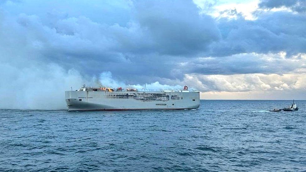 By greeting  the cargo vessel  was inactive  connected  occurrence  and Dutch authorities were trying to bounds  harm  to the environment