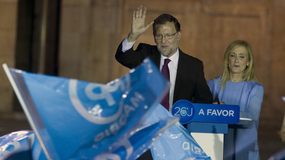 PM Mariano Rajoy with PP supporters, 9 Jun 16