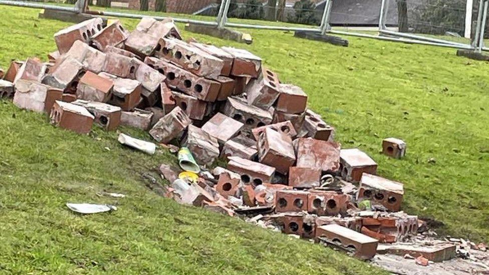 Demolished StokeonTrent Wedgwood statue to return BBC News