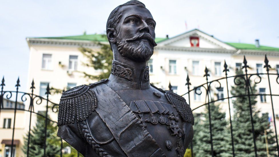 Tsar Nicholas II bust, Simferopol, 6 Mar 17