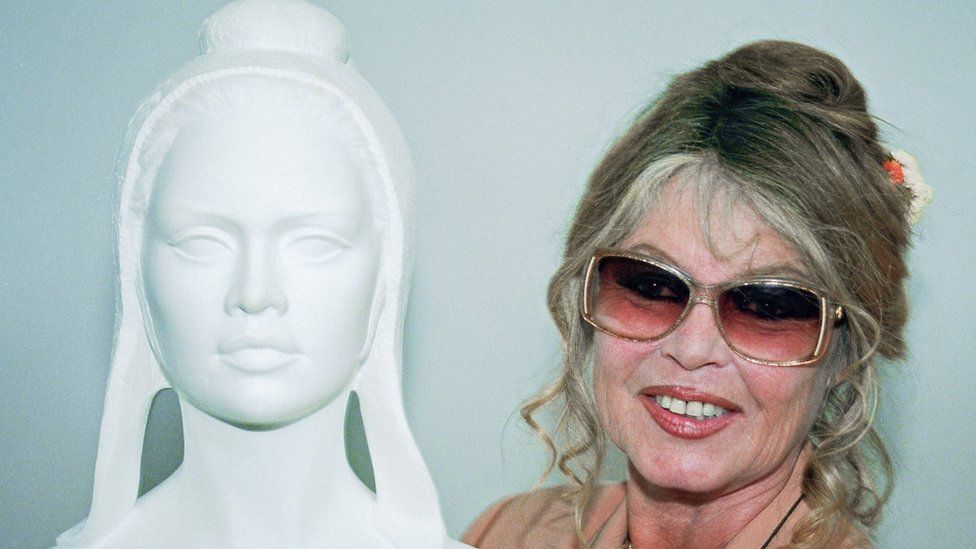 Brigitte Bardot with a model of Marianne in 1993