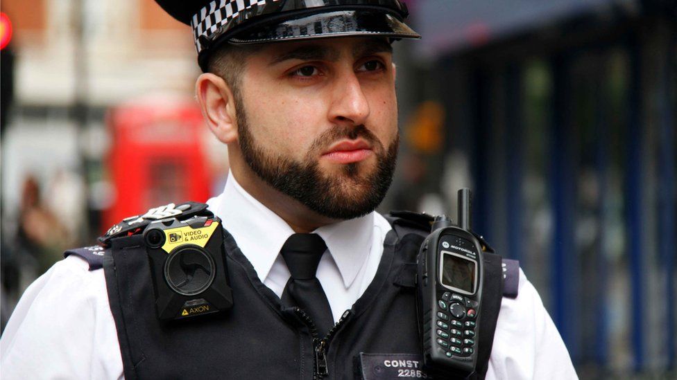 Body worn cameras would be rolled out to most uniformed Met Police officers, the force said