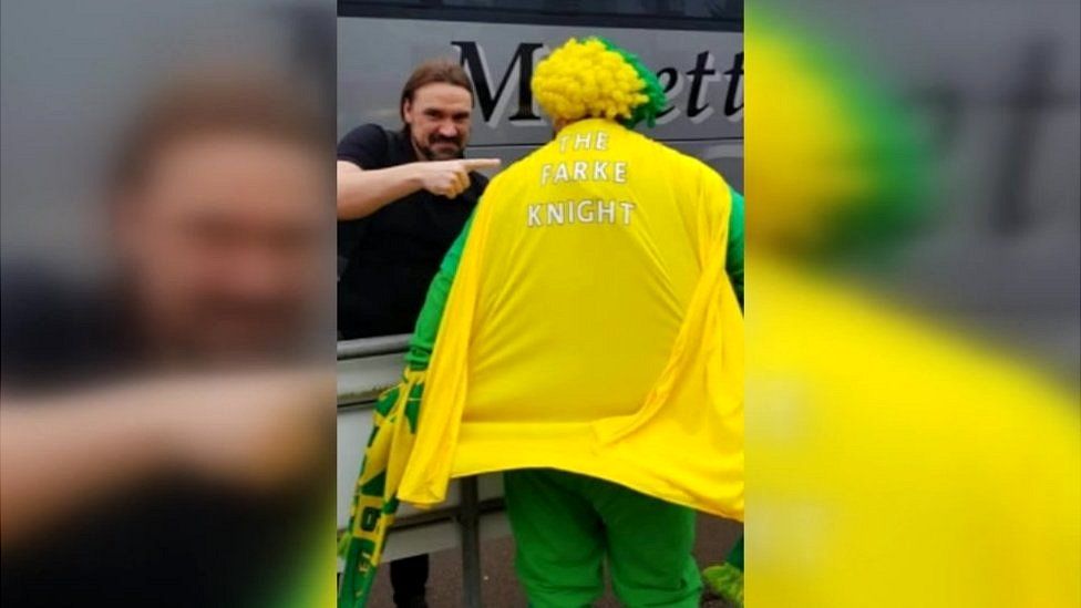 Former Norwich manager Daniel Farke posing with charity fundraiser Lee Clark, also known as the Farke Knight