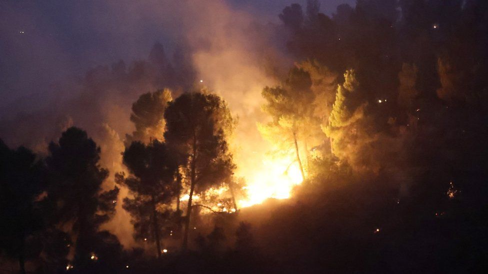 A wildfire burns west of Jerusalem (16 August 2021)