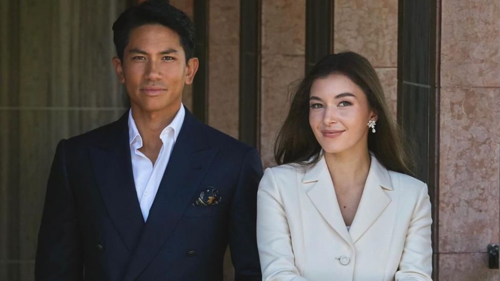 Brunei's Prince Abdul Mateen and Yang Mulia Anisha Rosnah in their official engagement photo
