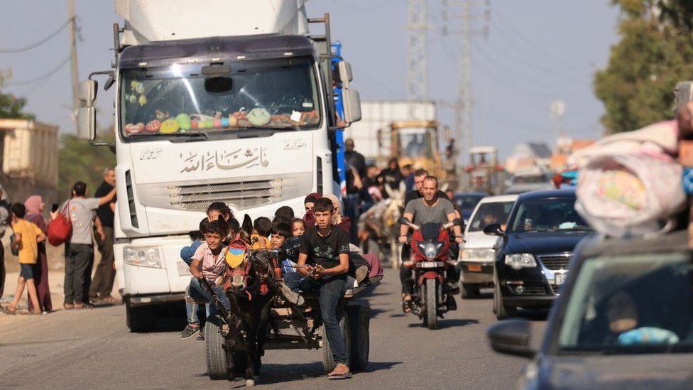 Palestinians flee Gaza City in cars, truck and a donkey cart, 13 October 2023
