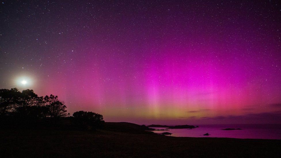 Menagerry kondensator Forstærke In pictures: Northern lights display sends the skies purple - BBC News
