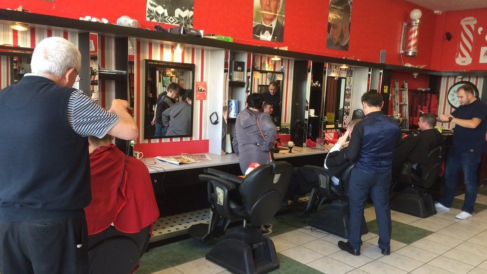 Belfast barber retires from styling the stars BBC News