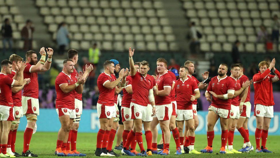 Tim Cymru yn y gêm yn erbyn Ffrainc