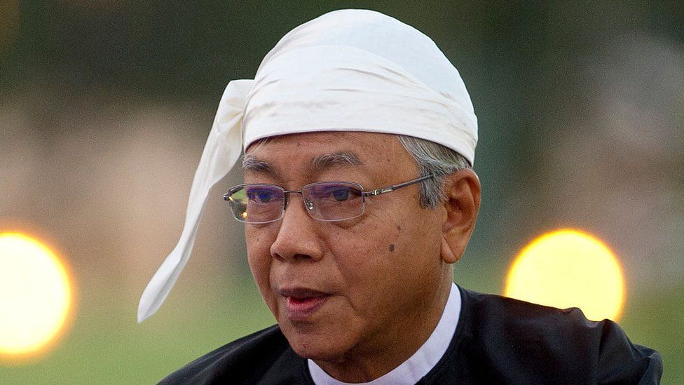 New Myanmar President Htin Kyaw arrives for a dinner reception following a swearing-in ceremony in Naypyidaw on March 30, 2016.