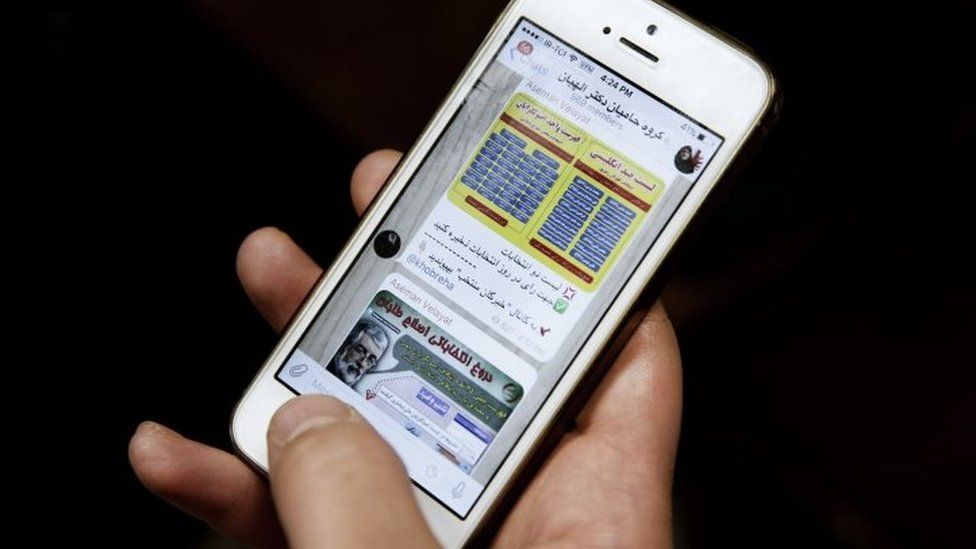 An Iranian man shows Telegram app messages from supporters of female conservative candidate Zohreh Elahian, on his mobile phone in Tehran (24 April 2016)