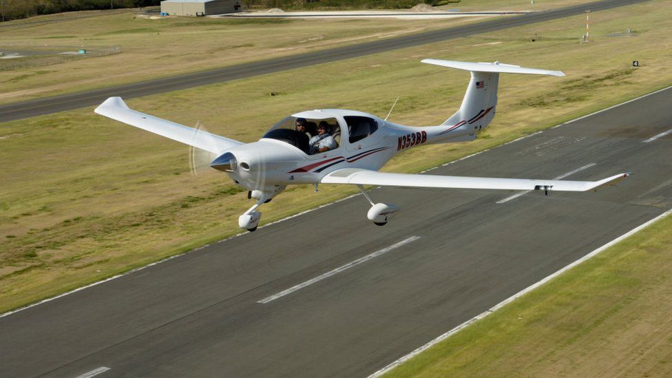 DA 40 plane