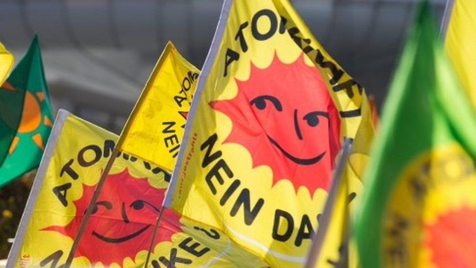 "Nuclear power, no thanks" banners in Germany (29 October 2016)