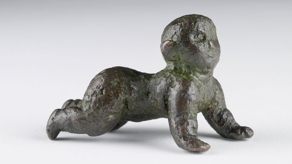Miniature crawling baby, Bronze Age Crete