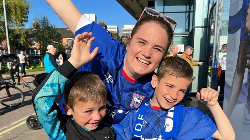 Felixstowe & Walton United look forward to Ipswich Town game BBC News