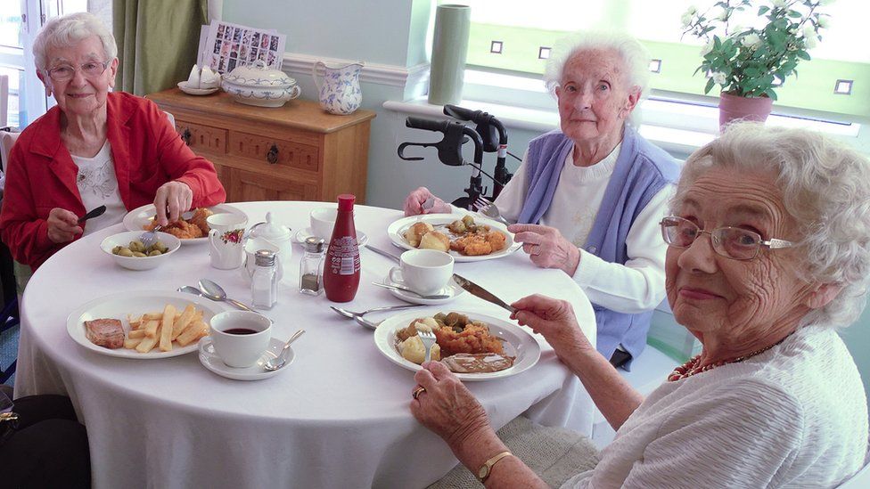 nursing home residents eating