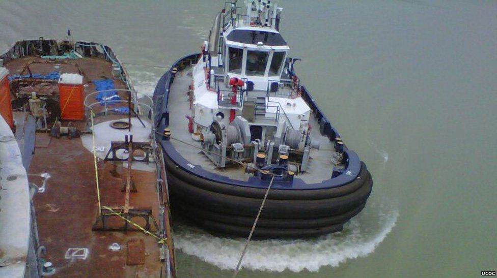 A tugboat at work in the Panamama Canal