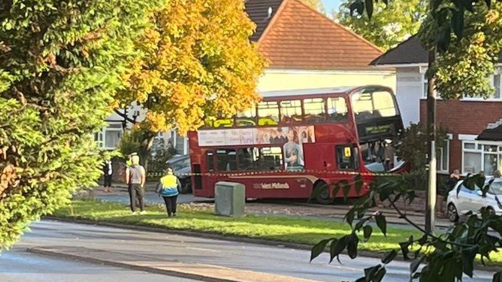 Bus crashes in Oldbury