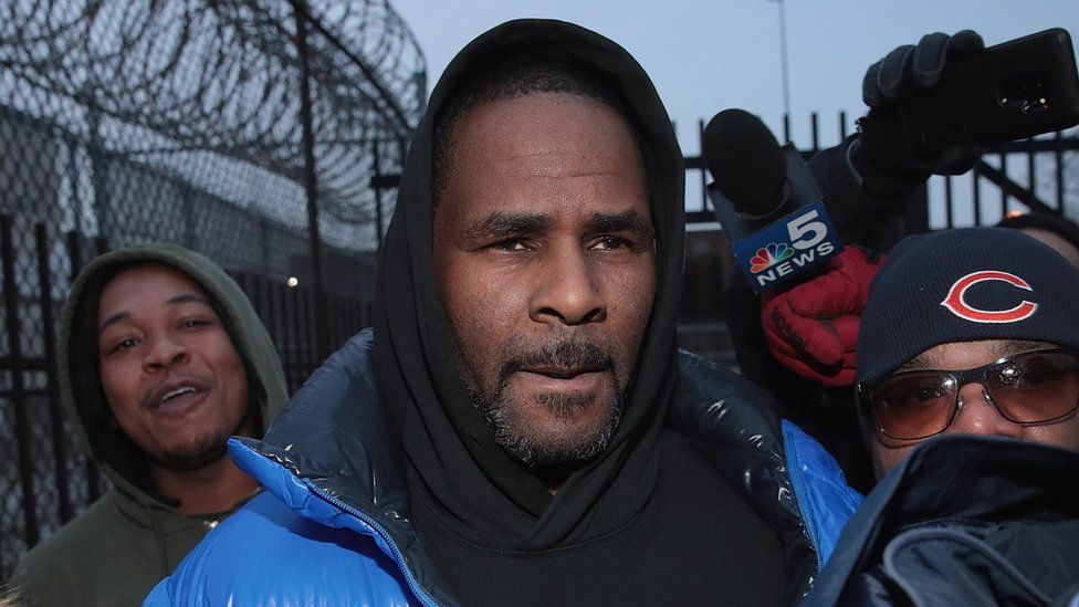 R. Kelly leaving a Chicago jail after posting bail in February