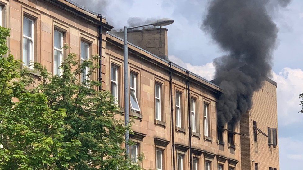 Body of man found after Pollokshields tenement fire - BBC News