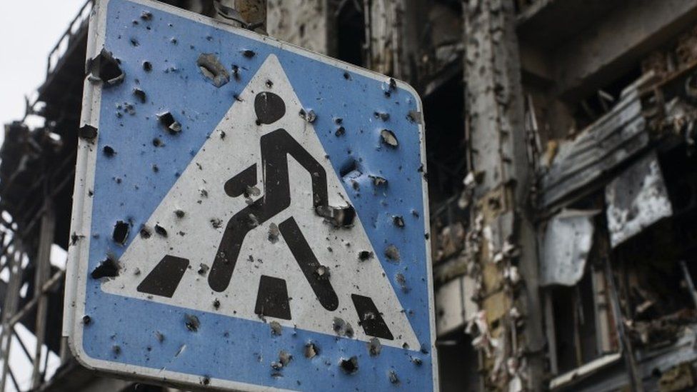 A road sign pierced by shrapnel stands at a new terminal of Donetsk Airport (27 October 2015)