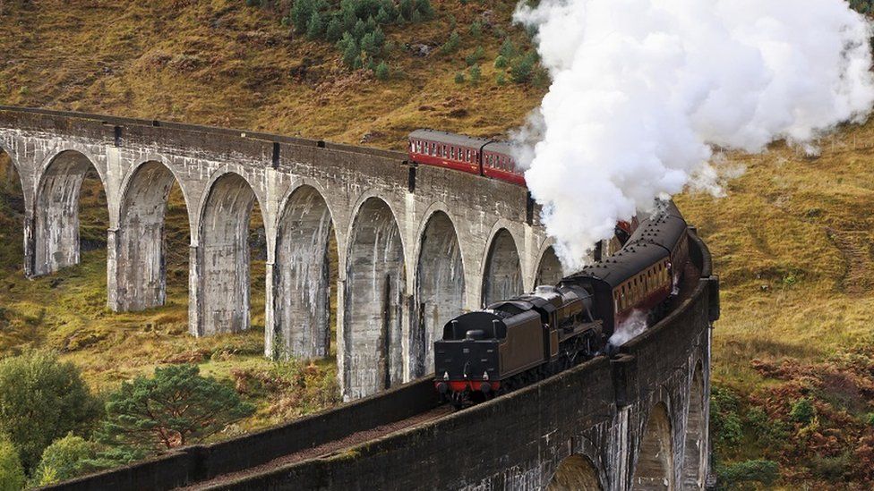 Steam locomotive on Glenfinnan Viaduct