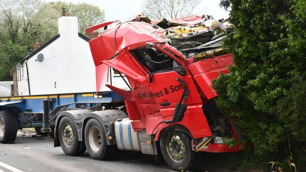 Lorry crashed into the house