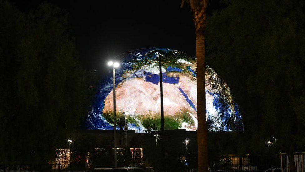 Las Vegas Sphere: Huge ball lights up US city skyline - BBC Newsround