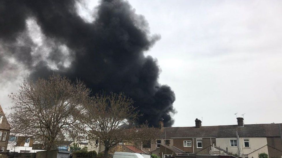 Grays fire on Globe Industrial Estate unit - BBC News