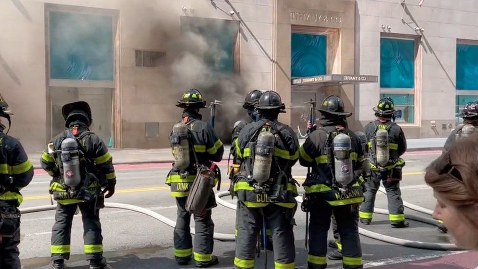 Firefighters tackle Tiffany's blaze in New York City