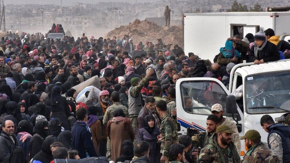 Displaced Syrian families queue to board government buses in the government-held eastern district of Jabal Badro, Aleppo (29 November 2016)