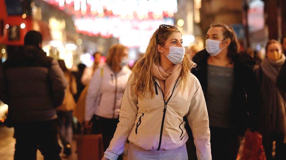 Woman shopper in face mask