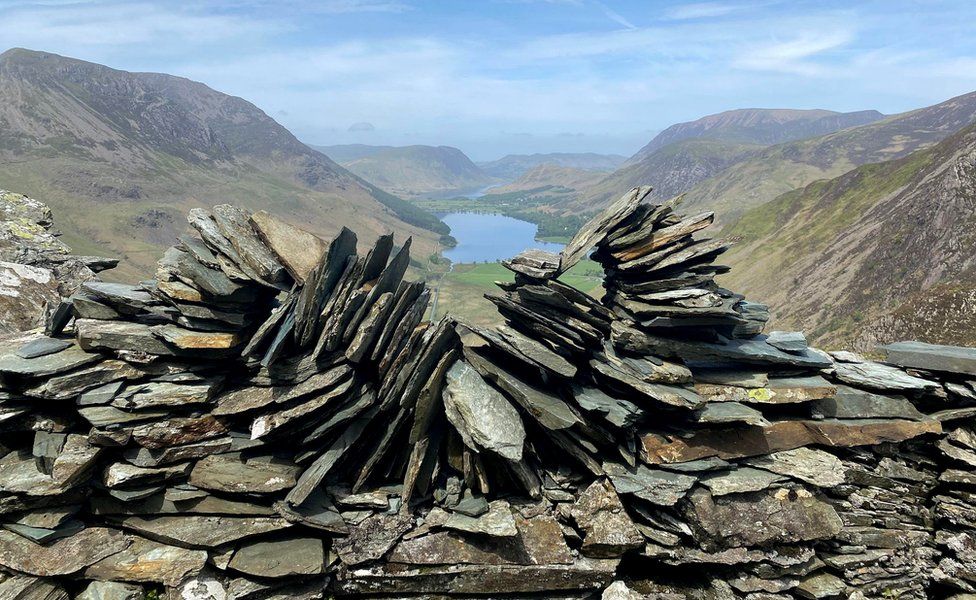 Lake District mystery 'Borrowdale Banksy' artwork collapses - BBC News