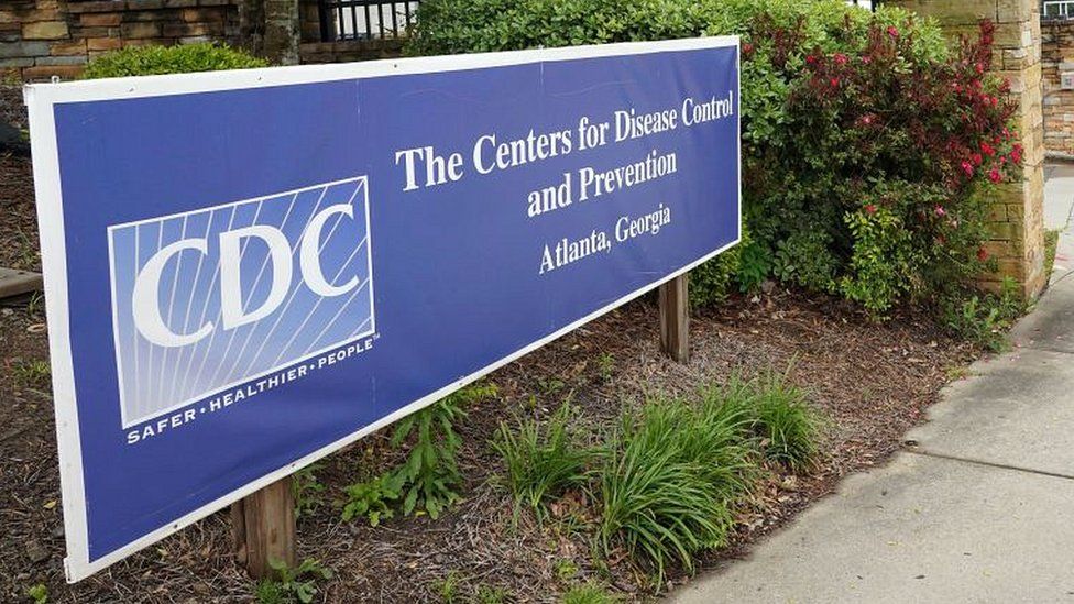 Знак CDC США на входе в здание в Атланте США