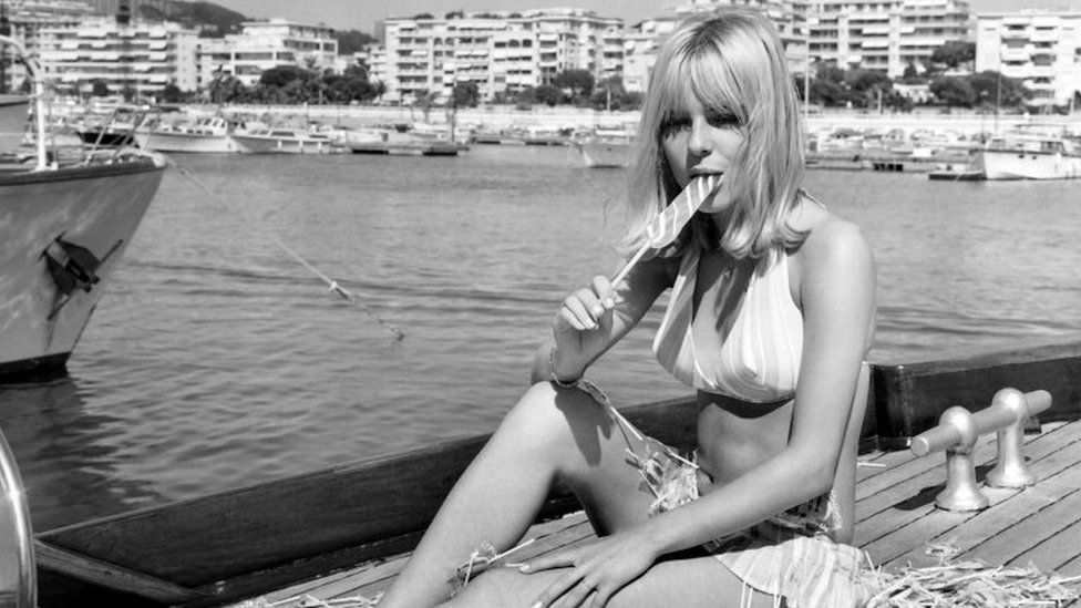File pic shows French Singer France Gall eating a lollipop in Cannes on 10 August 1966