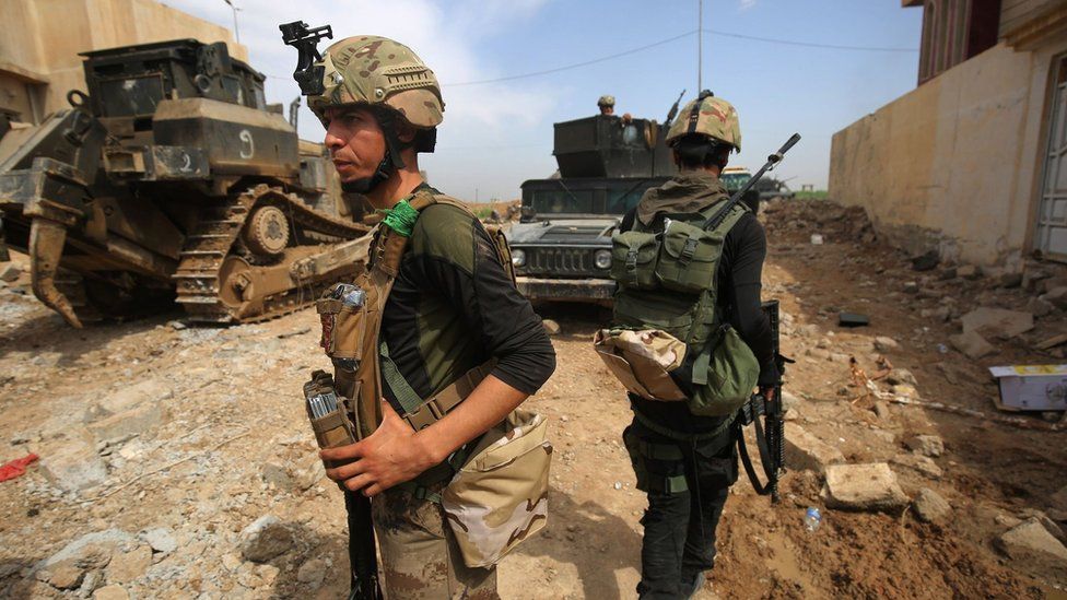 Members of elite Counter-Terrorism Service in the al-Islah al-Zaraye area of western Mosul on 10 May 2017