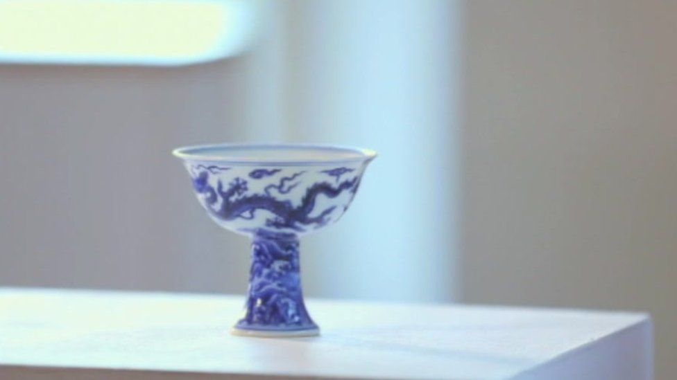 Blue and white Chinese cup made in 1425