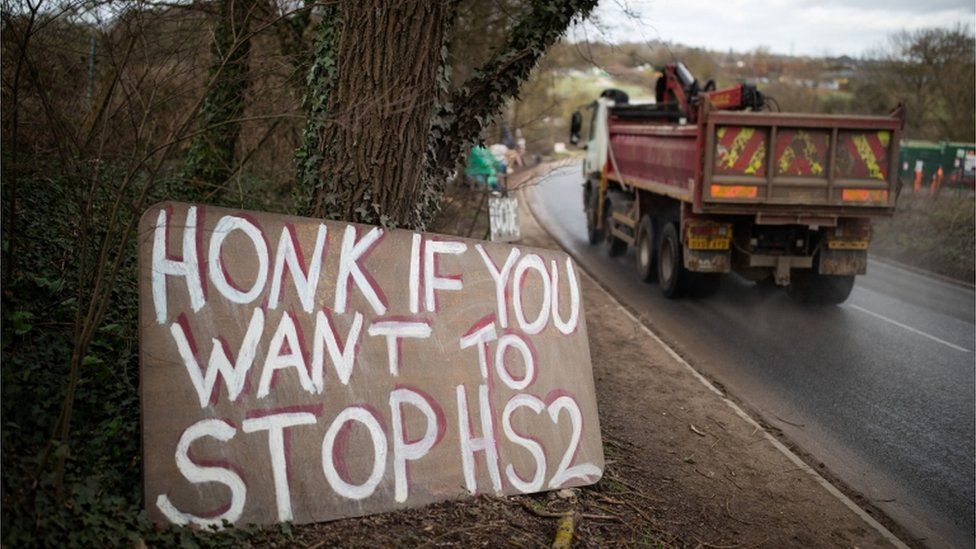 A sign saying "honk if you want to stop HS2"