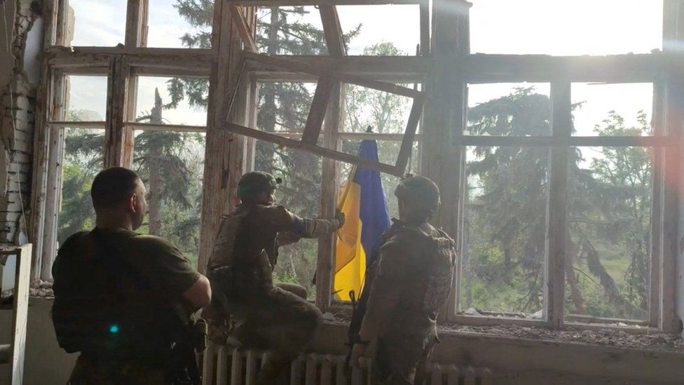 Ukrainian forces retaking a building in eastern Ukraine